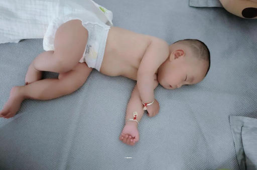 陵水几个月宝宝会抬头